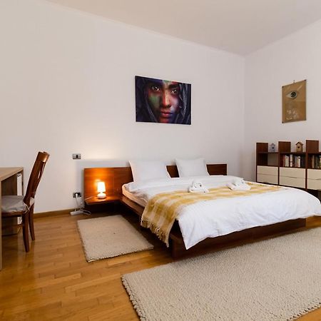 Residence 48 Beautiful Building Within Moments From The Old Town Of Brasov Exterior photo