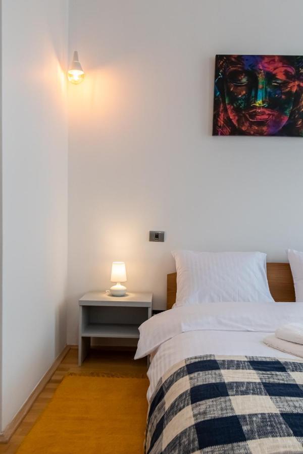 Residence 48 Beautiful Building Within Moments From The Old Town Of Brasov Exterior photo