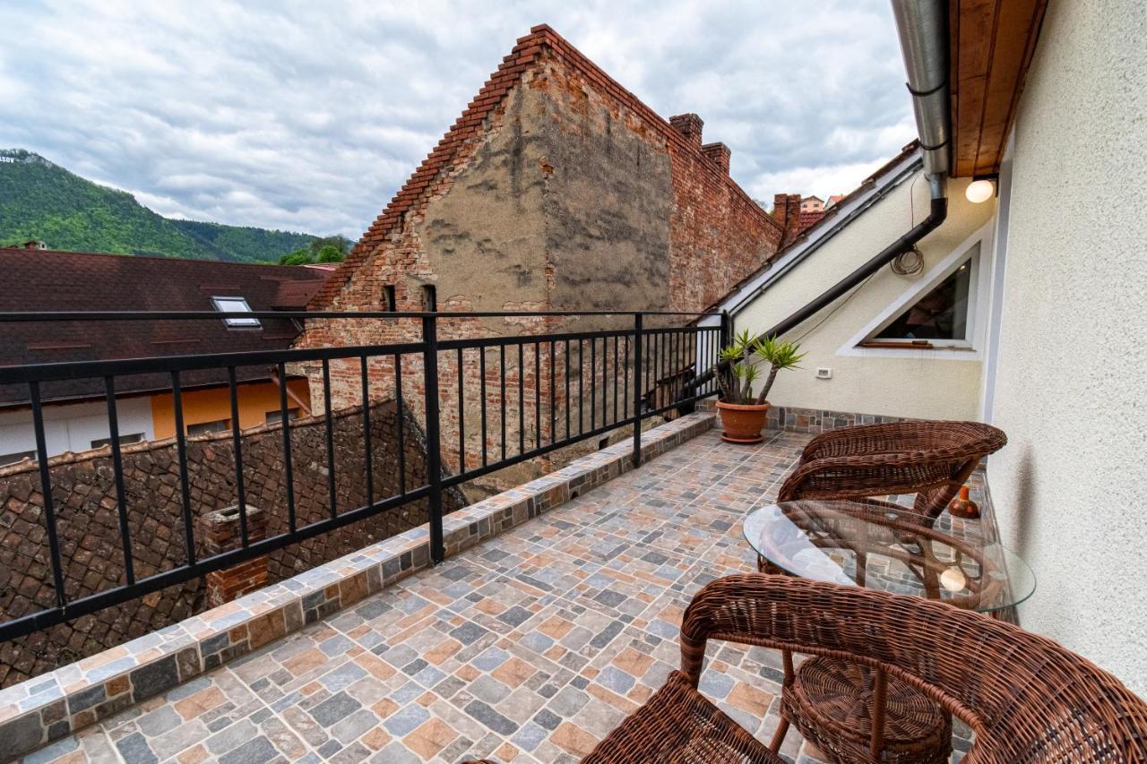Residence 48 Beautiful Building Within Moments From The Old Town Of Brasov Exterior photo