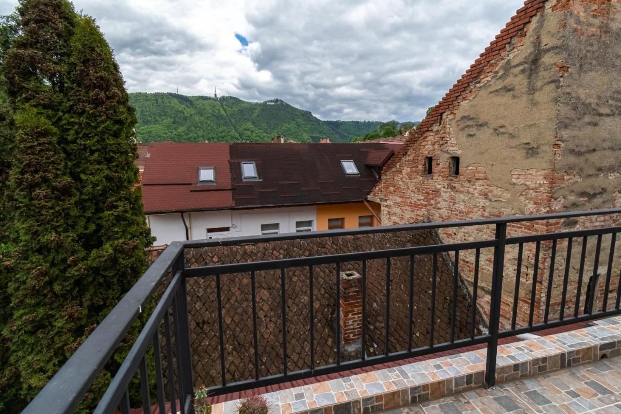 Residence 48 Beautiful Building Within Moments From The Old Town Of Brasov Exterior photo