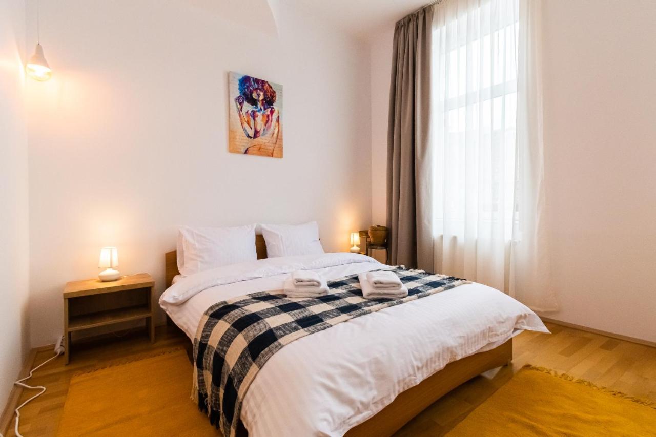 Residence 48 Beautiful Building Within Moments From The Old Town Of Brasov Exterior photo