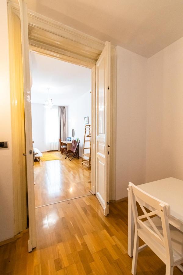 Residence 48 Beautiful Building Within Moments From The Old Town Of Brasov Exterior photo