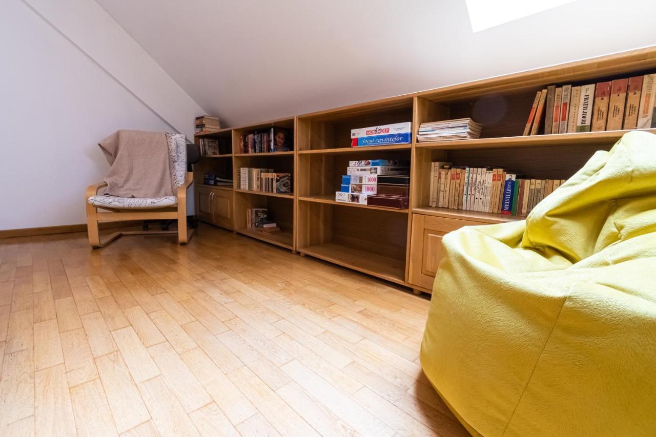 Residence 48 Beautiful Building Within Moments From The Old Town Of Brasov Exterior photo