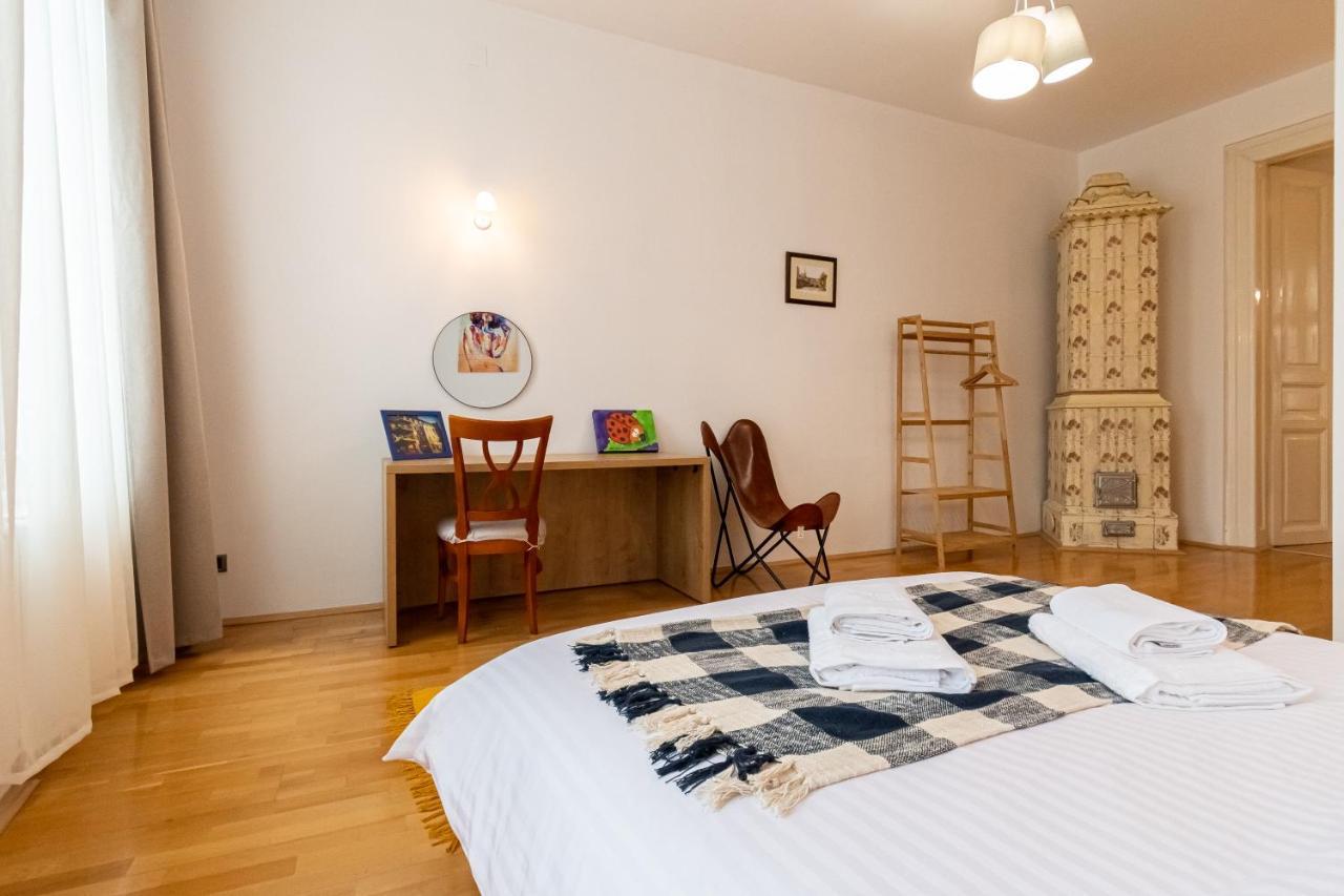 Residence 48 Beautiful Building Within Moments From The Old Town Of Brasov Exterior photo