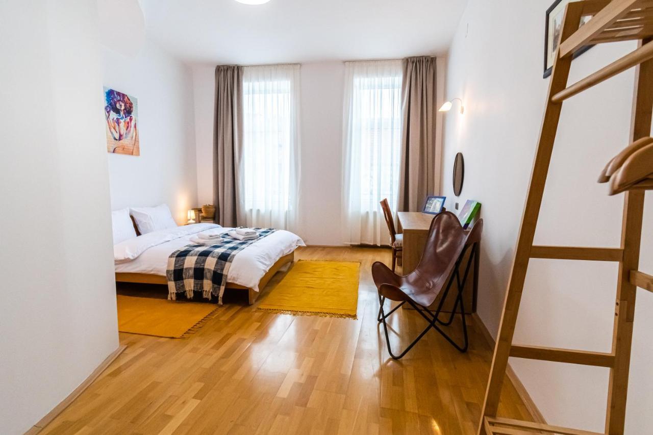 Residence 48 Beautiful Building Within Moments From The Old Town Of Brasov Exterior photo