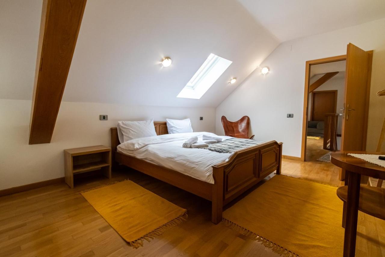 Residence 48 Beautiful Building Within Moments From The Old Town Of Brasov Exterior photo