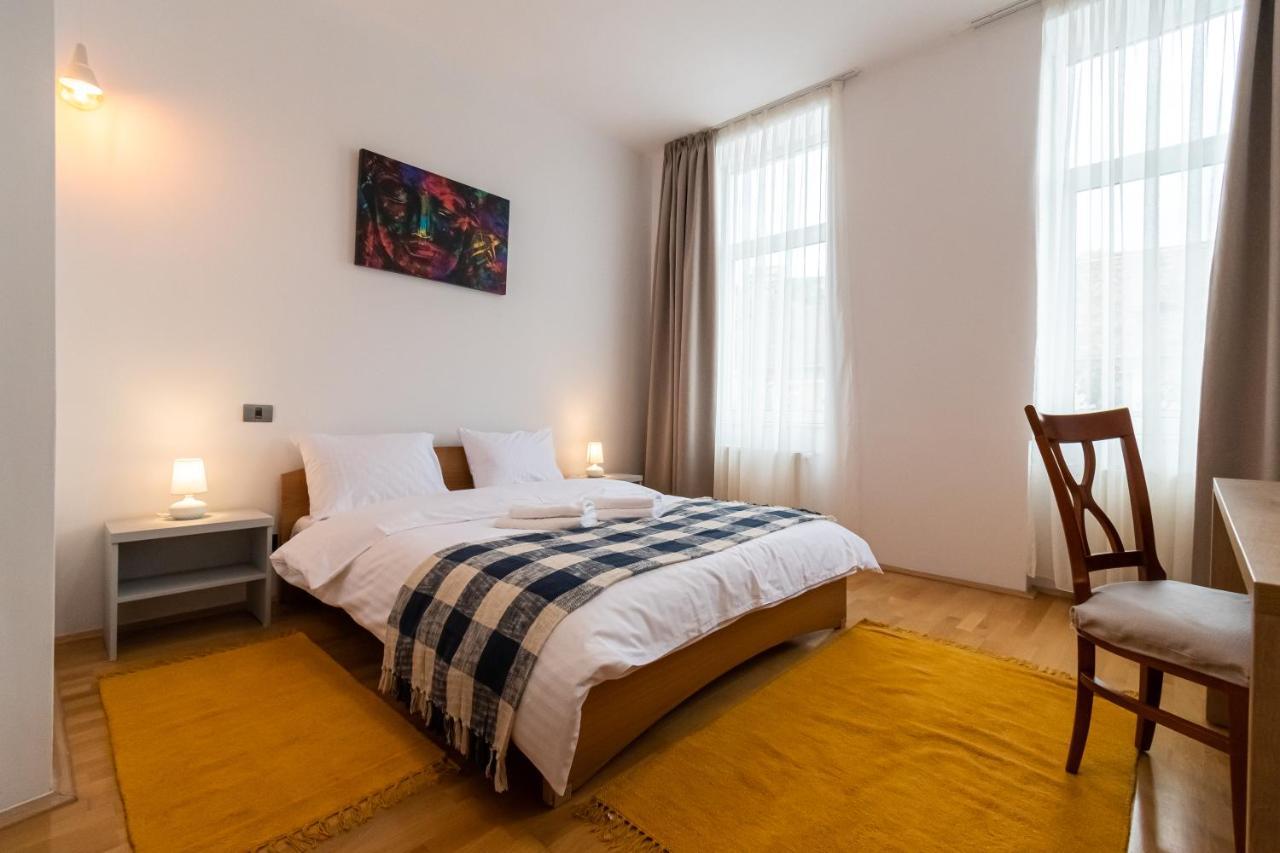 Residence 48 Beautiful Building Within Moments From The Old Town Of Brasov Exterior photo