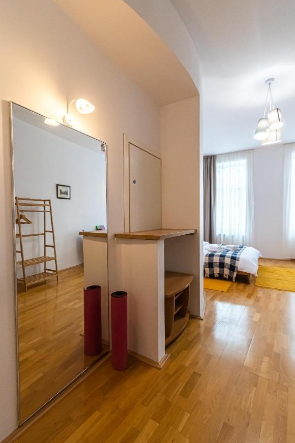 Residence 48 Beautiful Building Within Moments From The Old Town Of Brasov Exterior photo