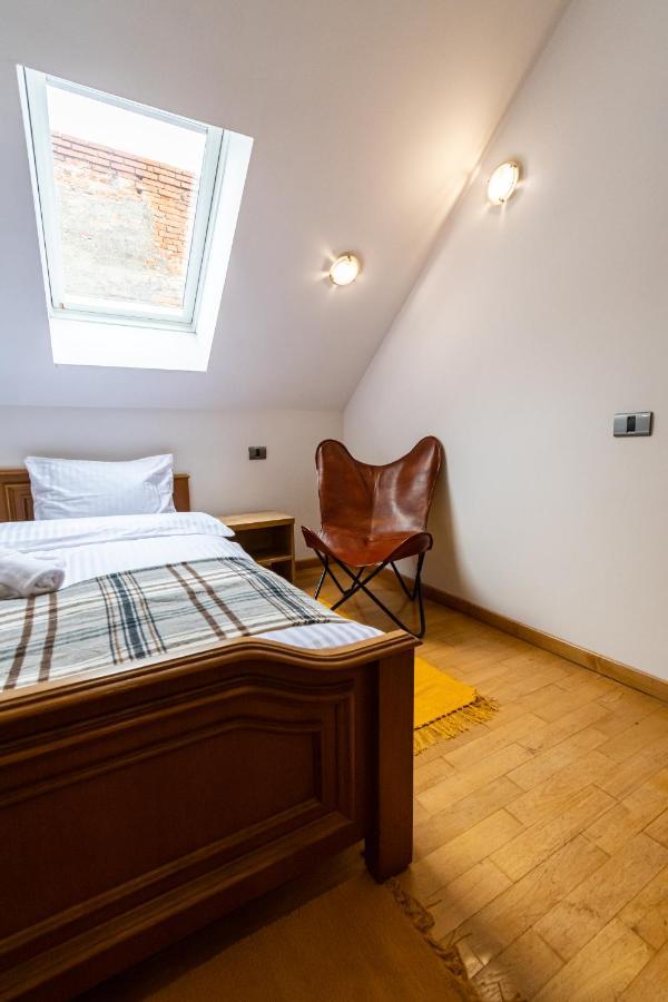 Residence 48 Beautiful Building Within Moments From The Old Town Of Brasov Exterior photo