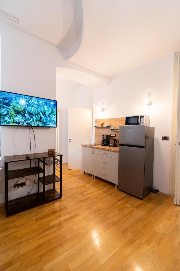 Residence 48 Beautiful Building Within Moments From The Old Town Of Brasov Exterior photo