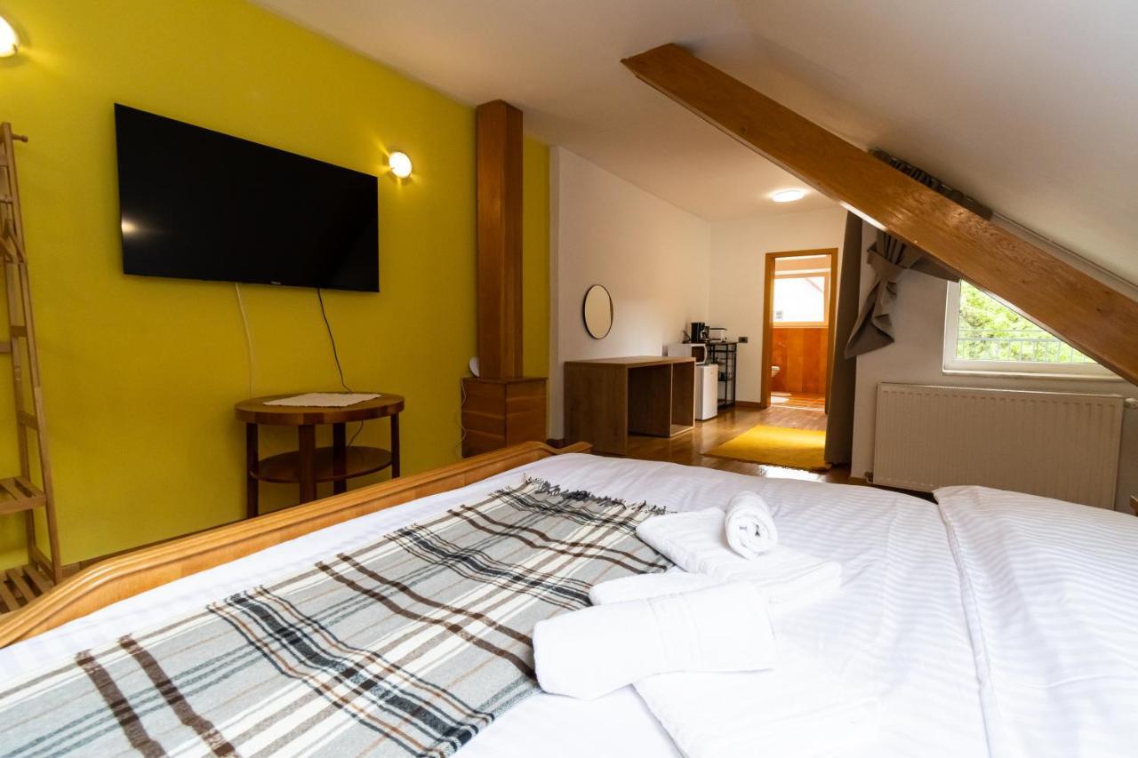 Residence 48 Beautiful Building Within Moments From The Old Town Of Brasov Exterior photo