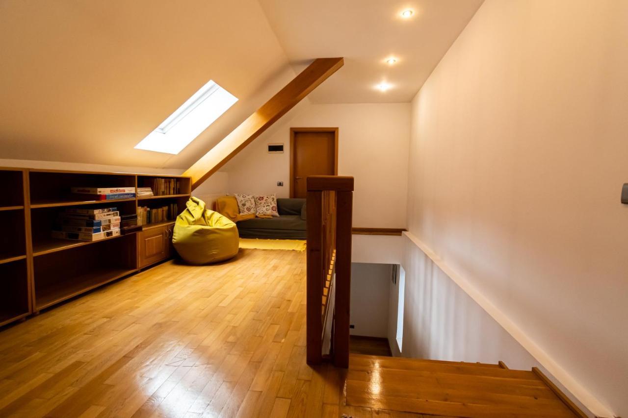 Residence 48 Beautiful Building Within Moments From The Old Town Of Brasov Exterior photo