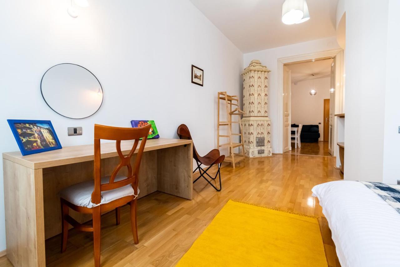Residence 48 Beautiful Building Within Moments From The Old Town Of Brasov Exterior photo
