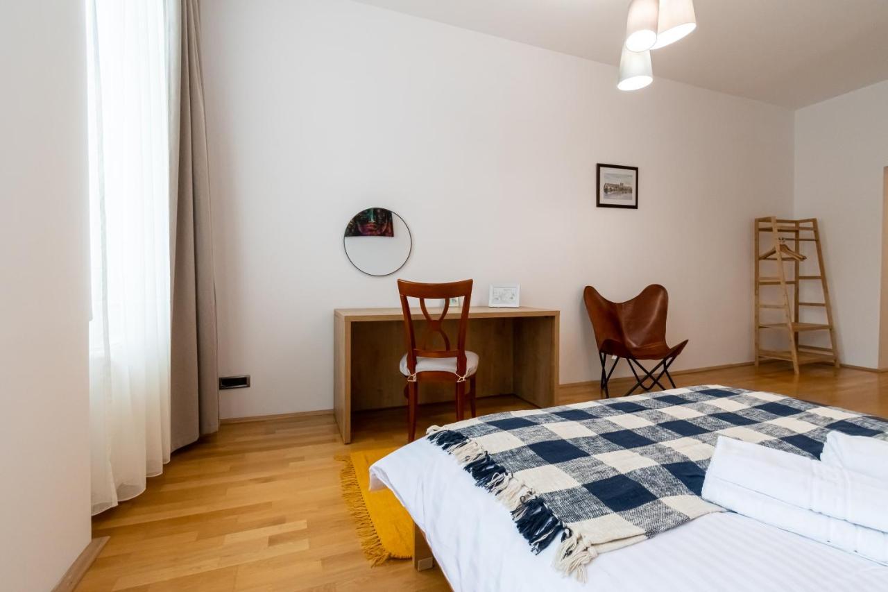 Residence 48 Beautiful Building Within Moments From The Old Town Of Brasov Exterior photo