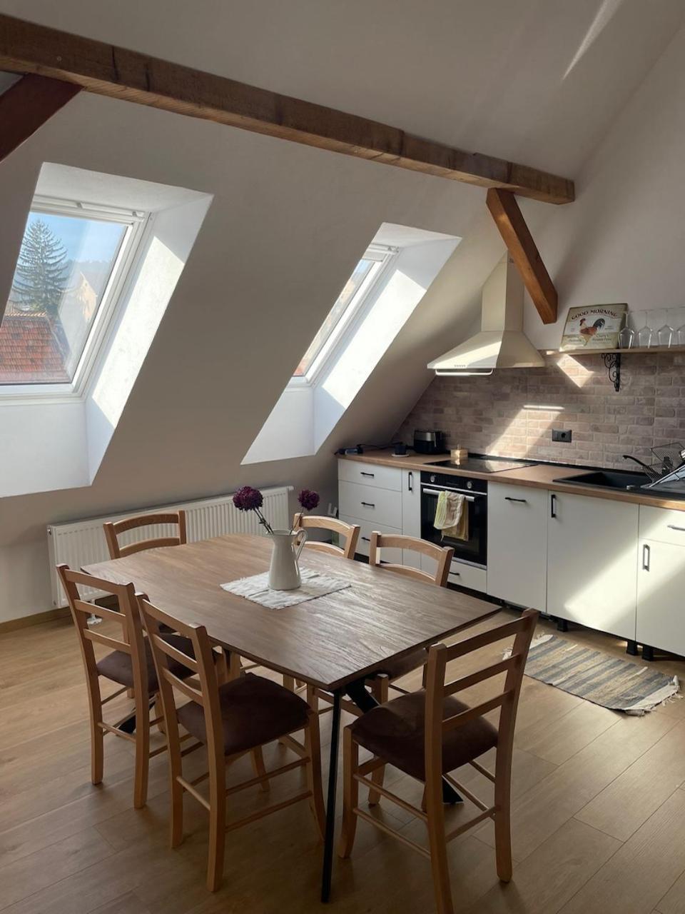 Residence 48 Beautiful Building Within Moments From The Old Town Of Brasov Exterior photo